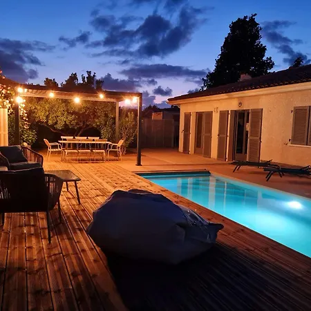 Villa 9 Pers. Avec Piscine Chauffee Proche Centre-ville, - Fr-1-877-38 *
